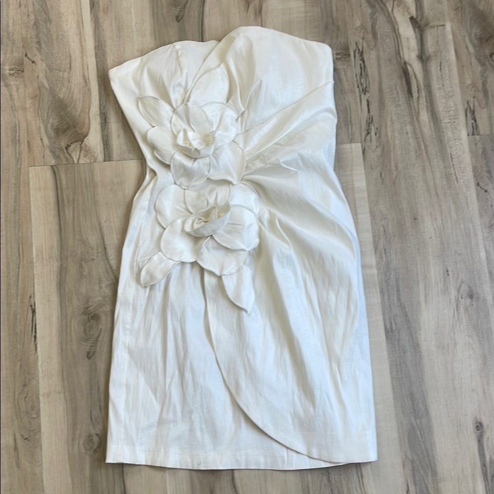 Elegant White Strapless Dress